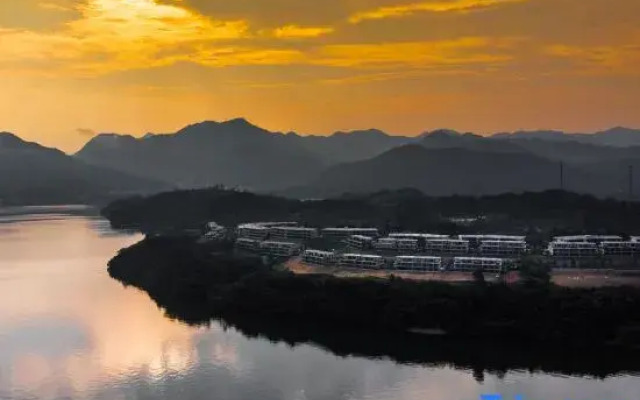 Zaishui Yifang Holiday Hotel