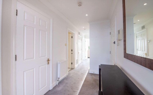 Modern 2 Double Bedroom Apartment in Kensington