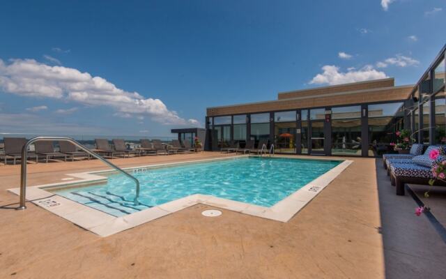 Bluebird Suites in Pentagon City