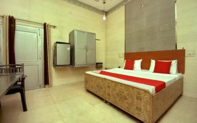 Kapoor Guest House by OYO Rooms