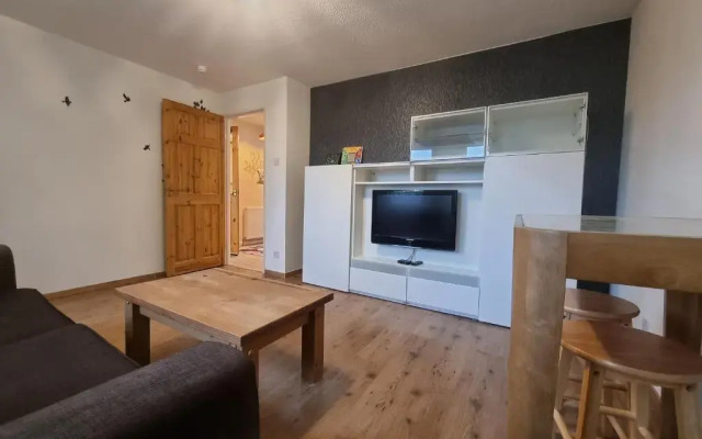 Lovely 2 Bedroom Apartment With Private Parking