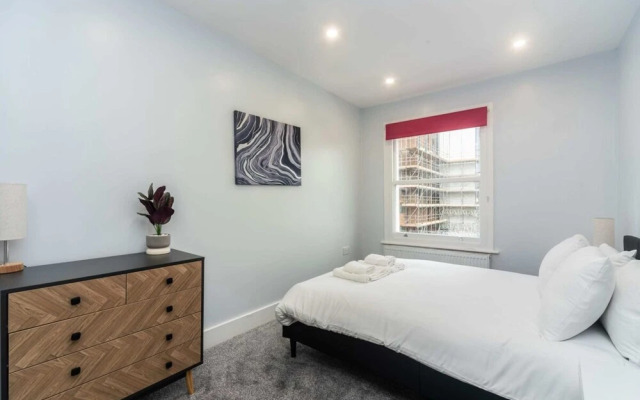 Bright & Chic St John's Hill Duplex