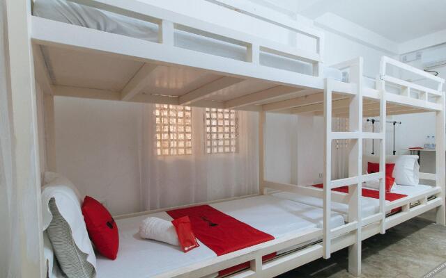 RedDoorz @ Camp Saint John Hotel La Union