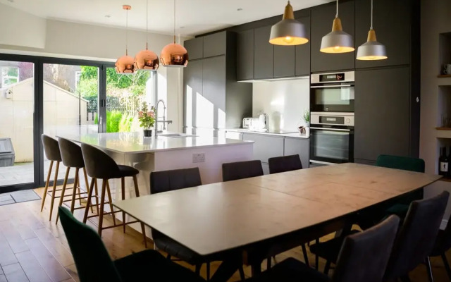 Luxurious Tranquil Four Bedroom Retreat in Buxton