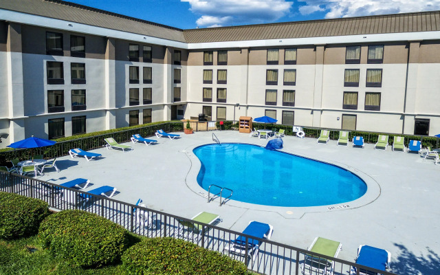 Holiday Inn Express Memphis Medical Center Midtown by IHG