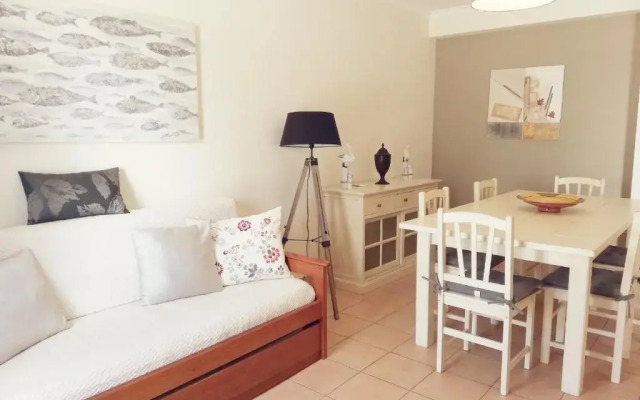 Quinta Gomeira by Amandio Batista