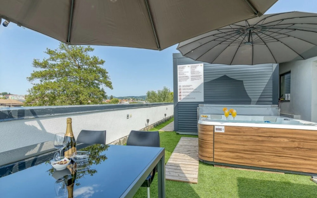 Rooftop Home With Whirlpool & Sauna