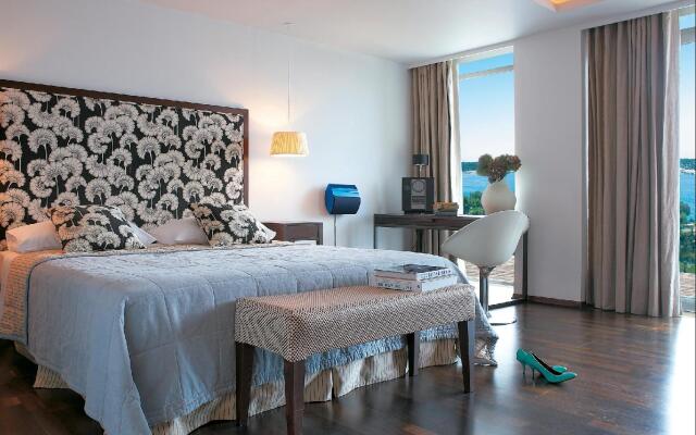 Vouliagmeni Suites