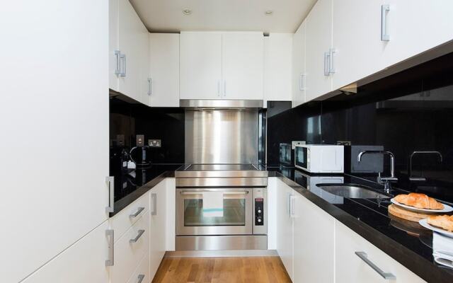 Bright Luxurious 2BR near Canary Wharf