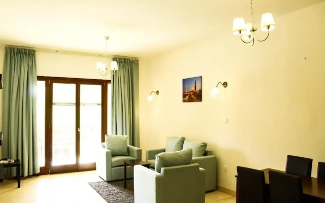 Relaxing 2-bedroom Marina Escape