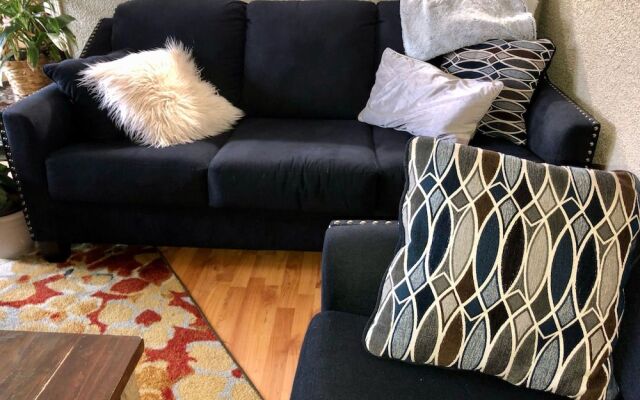 Becky & Marvels 420 Stay (Private Room)