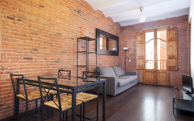 Cozy classic Apartment by Sagrada Familia with free wifi and A/C