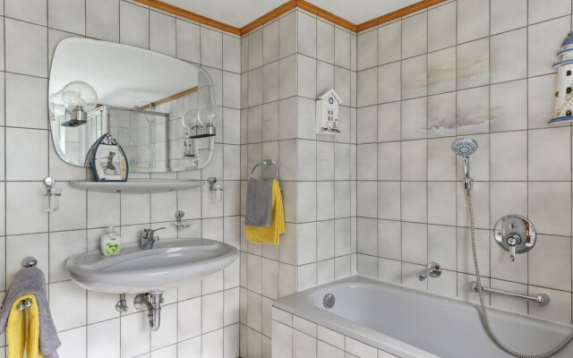 Large holidayhome near Winterberg with garden, terrace and garage