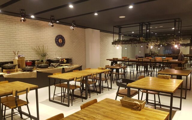 Aroma Chew Hotel