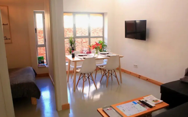 Soleado Piso de Diseño Cerca de Plaza Mayor