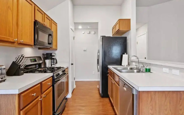 Cozy Getaway, Minutes from Austin!