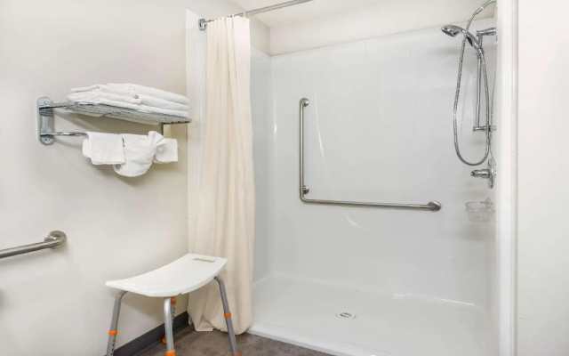 Super 8 by Wyndham Innisfail