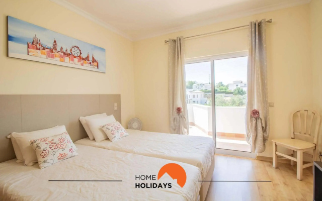 #102 Clube Albufeira villa with private pool & garden