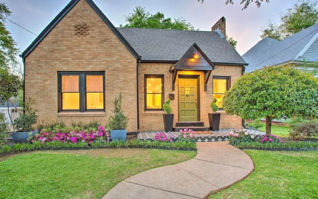 Newly Updated & Charming Azalea District Home