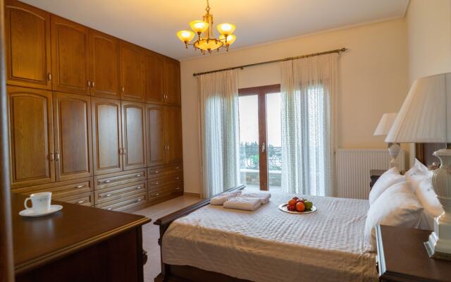 Paul's American Mansion- Volos suburb