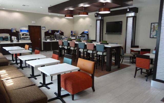 Holiday Inn Express Kenedy by IHG