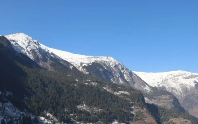 Hotel Sangla Retreat