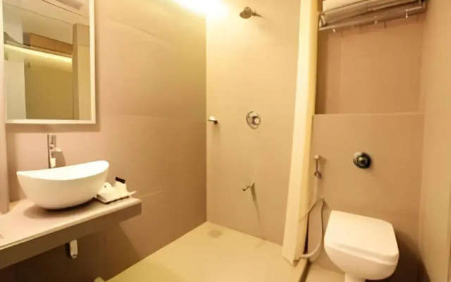 Mumbai Metro - The Executive Hotel