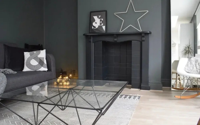 3 Bedroom Apartment in Brixton