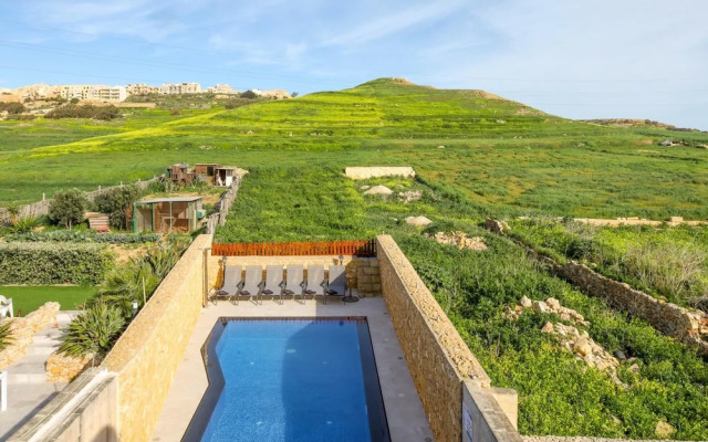 Solaris Gozitan Villa With Pool Gozo