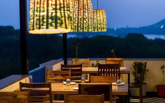 Casa Blanca LakeCity
