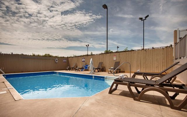 Best Western Crossroads Inn