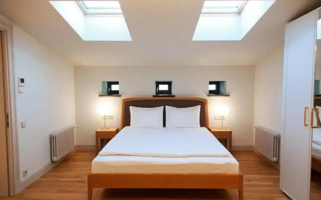 Roze Center Apartments