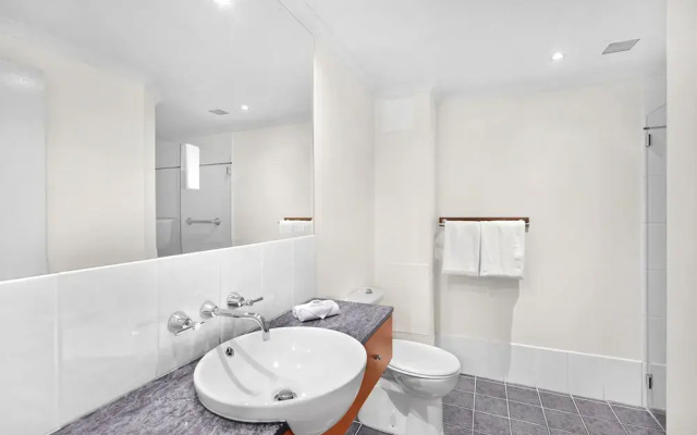 Belle Escapes - Poolside Suite, Ground Floor, Alamanda Beachfront Resort "52"