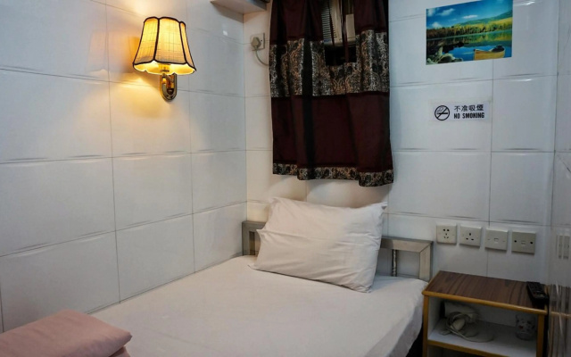Maple Leaf Guest House – Guest Rooms – Kowloon