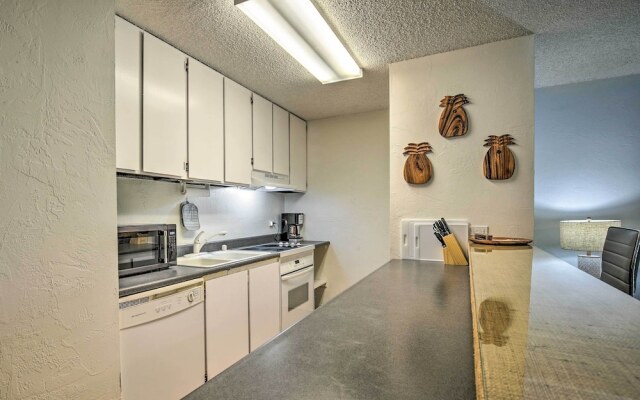 Breezy Condo w/ Screened Lanai in Kailua-kona!