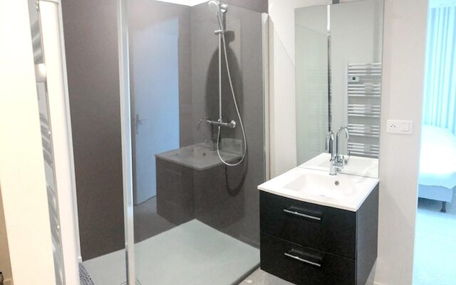 Villa With 5 Bedrooms in Panissières, With Indoor Pool, Enclosed Garden and Wifi - 56 km From the Slopes