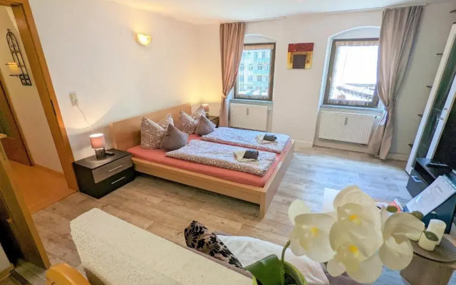 Familienwohnung für 3 mit Sauna, Pool & Terrasse - Famzi