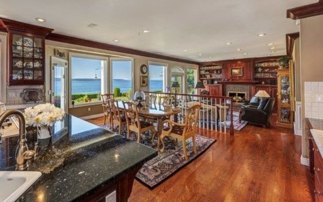 Sea Mist Waterfront Inn