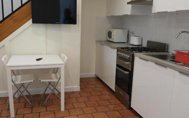 Guesthouse with Pool & BBQ - 10 kms from CBD