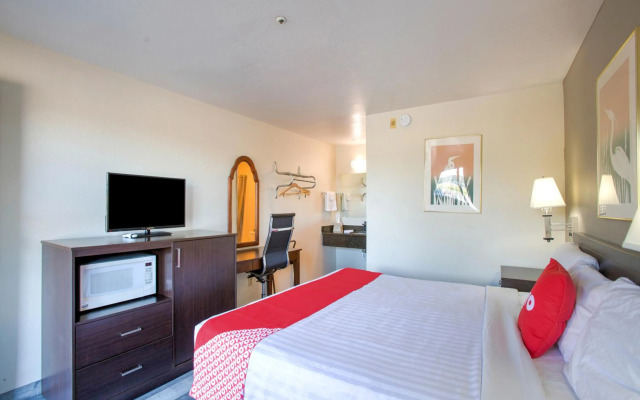 OYO Woodland Hotel and Suites