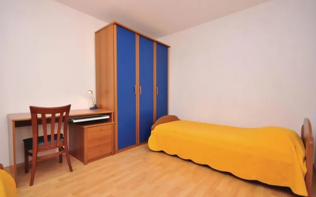 Amazing Apartment in Pucisca With 3 Bedrooms and Wifi