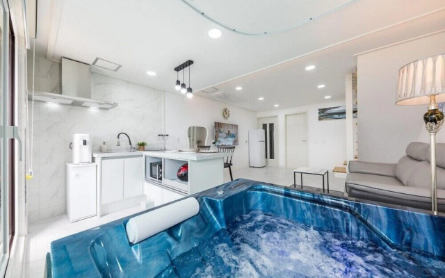 Arco Poolvilla Pension