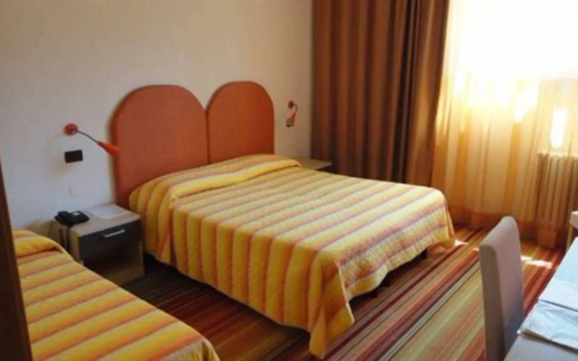 Hi Hotels Sirmione - Lakeview Pool