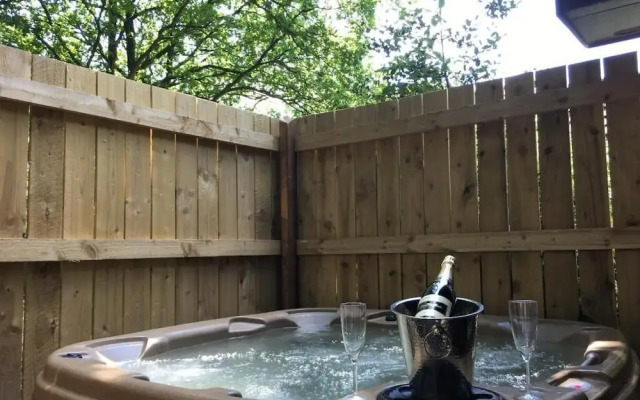 Wren 21-Hot Tub-Woodland Lodges-Tenby-Camarthenshire