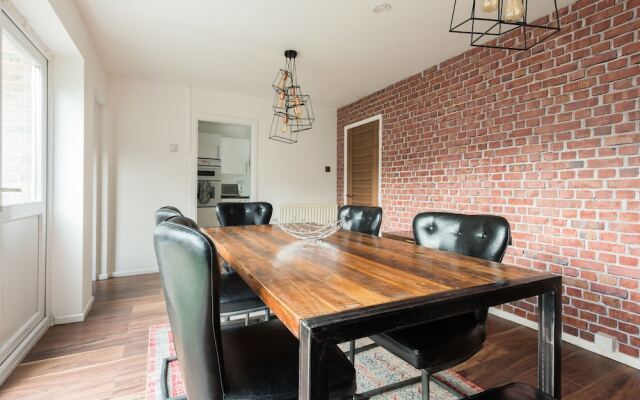 The Jericho Terrace House - 2BD + Parking