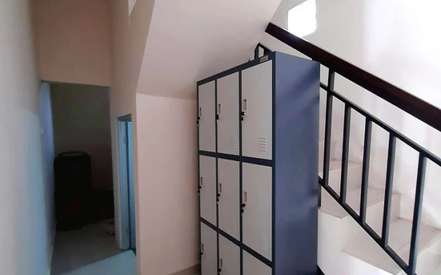 Safe House Bed and Breakfast - Hostel - Adults Ony