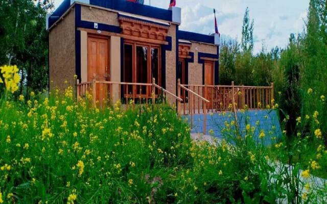 TIH Chomal Huts