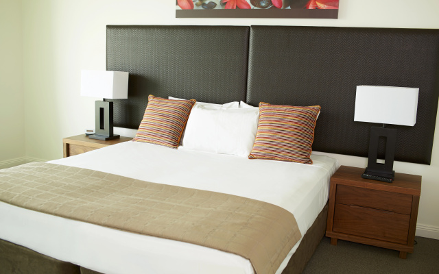 Mantra Sun City – Guest Rooms – Gold Coast