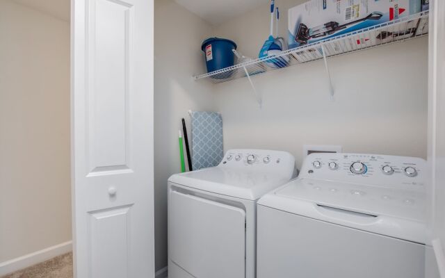 4 Bedroom Town Home with Pool