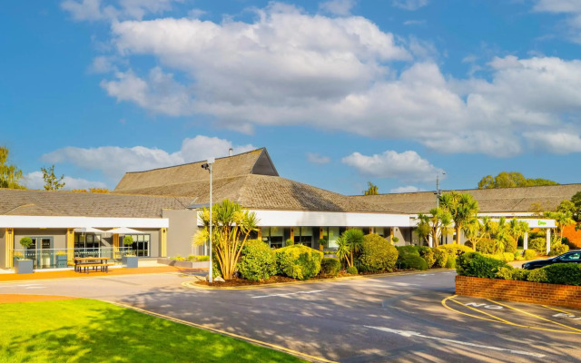 Holiday Inn Reading South M4 Jct11 by IHG